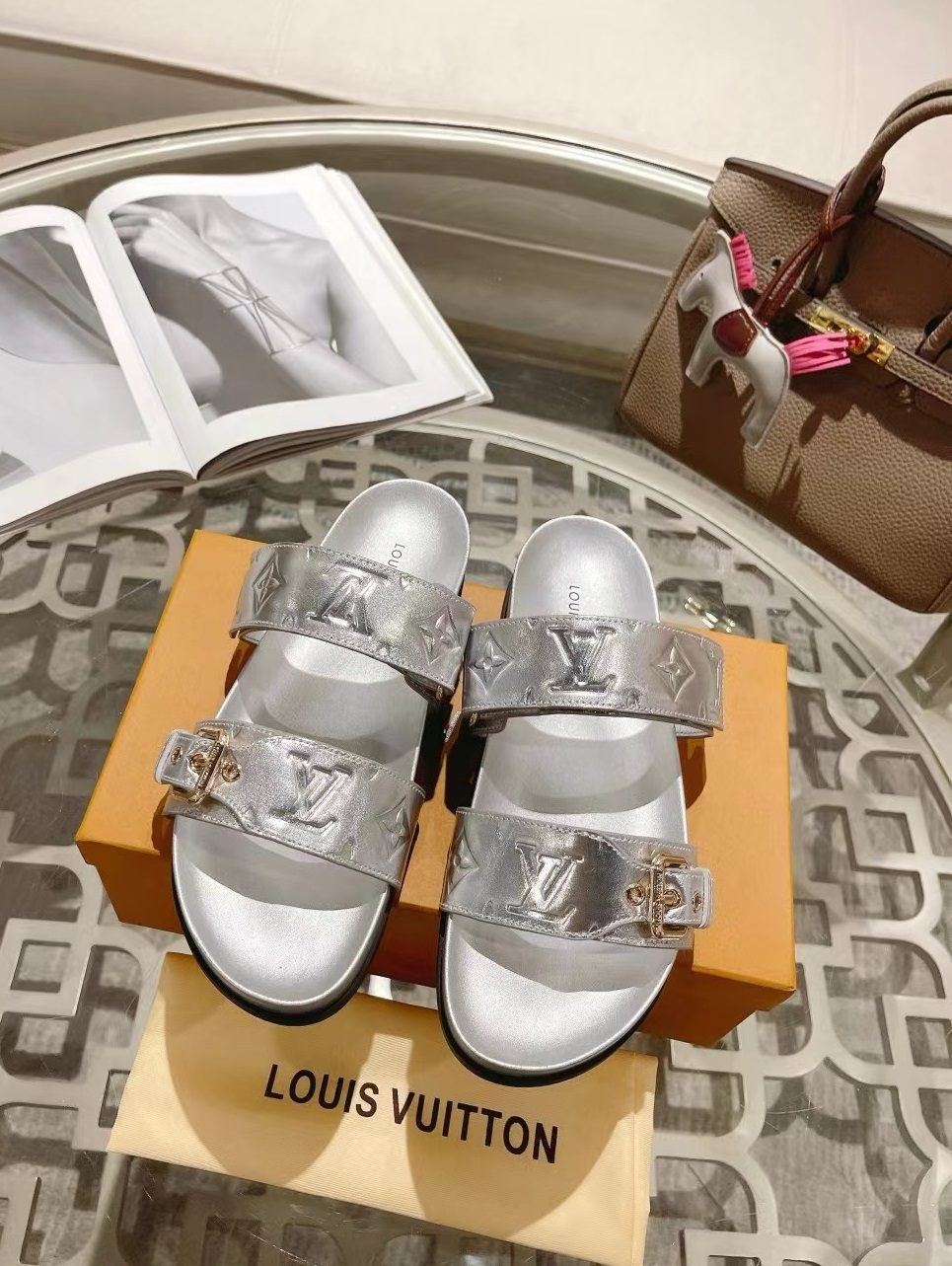 LV replica slipper 01