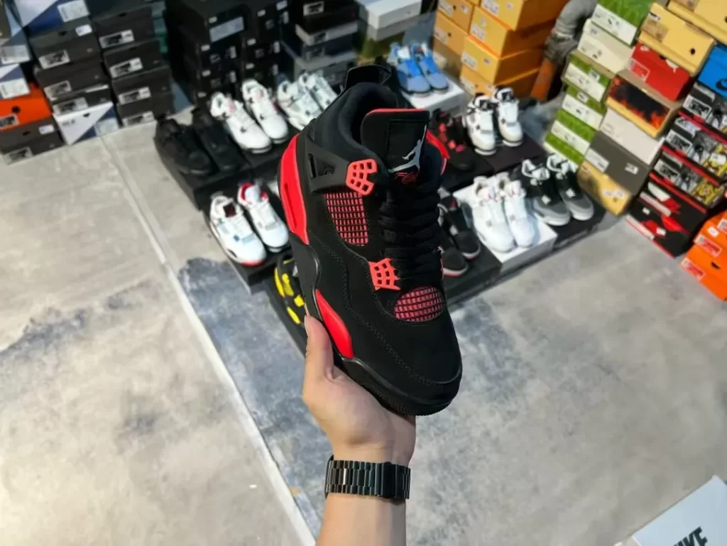 Replica Sneakers Cheap Replica Nike Air Jordan 4 Retro Red Thunder Sneaker-1